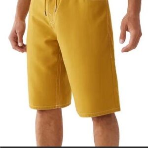 NWT True Religion Flap Pocket Board Shorts Size 33 In Gold MSRP $119
